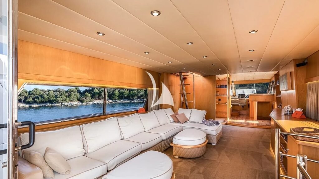 DIAMS yacht charter photo
