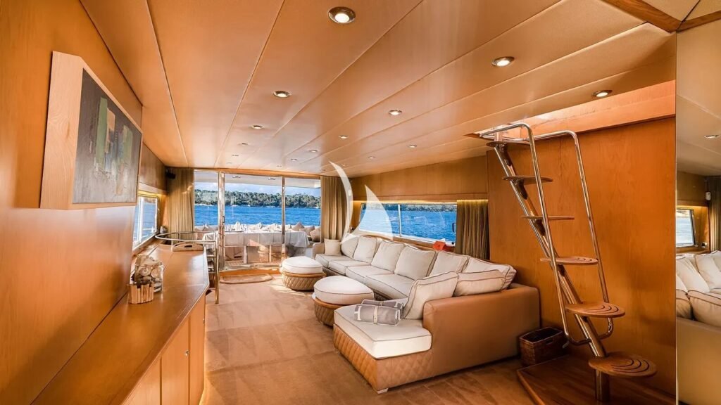 DIAMS yacht charter photo