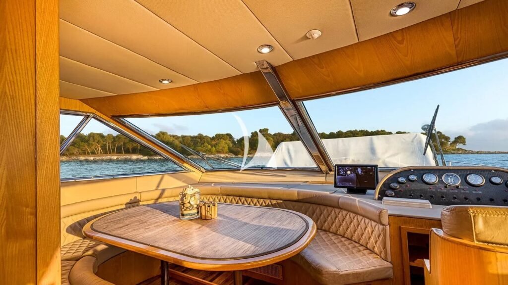 DIAMS yacht charter photo