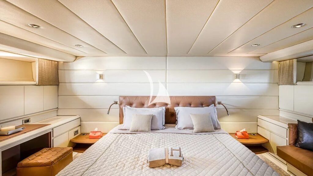 DIAMS yacht charter photo