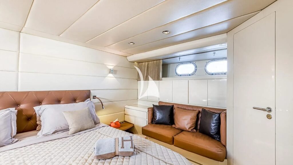DIAMS yacht charter photo