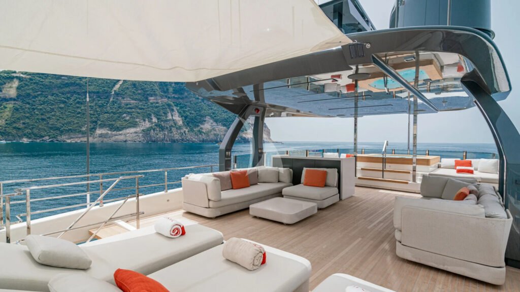DIANA II - Flybridge sun deck