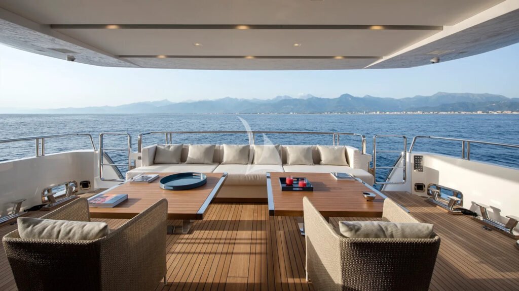 DINAIA - Aft deck lounge
