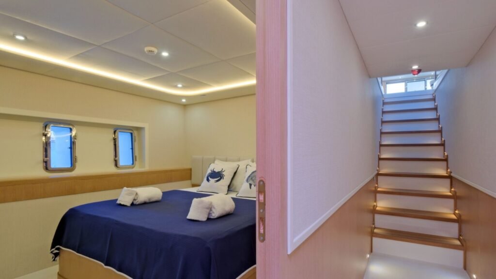 DODO motor-sailer yacht photo 14