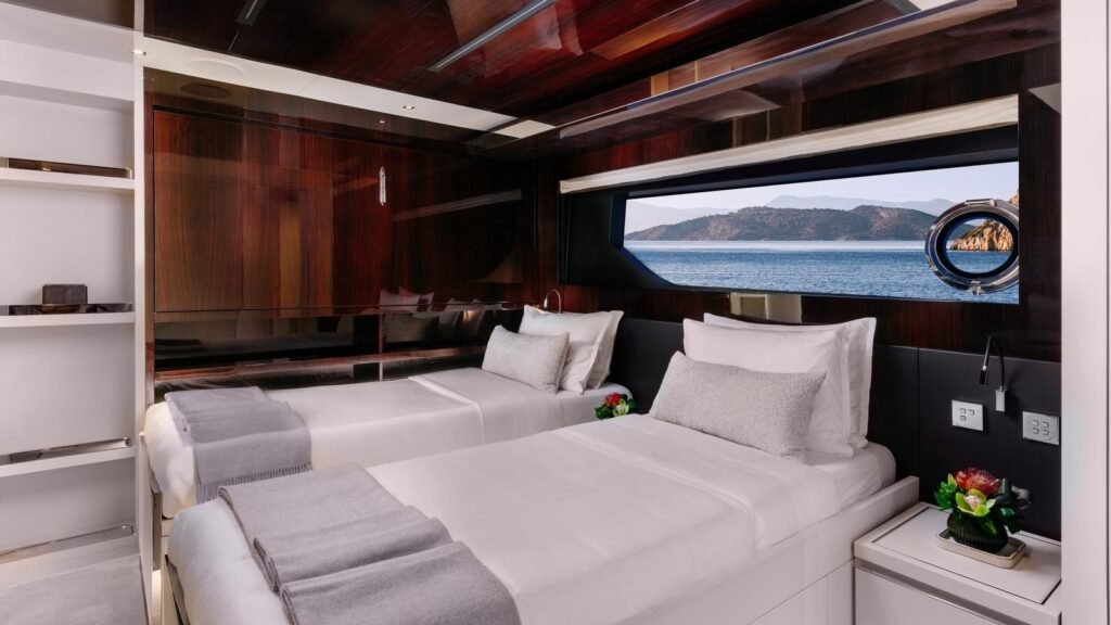 DON'T WORRY yacht for charter