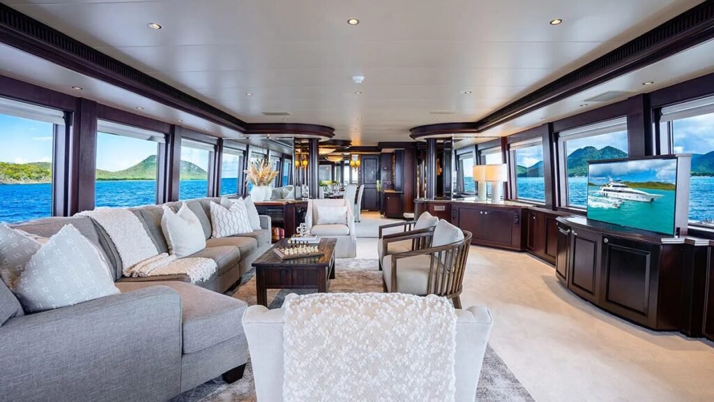 Ealu motor yacht image 9