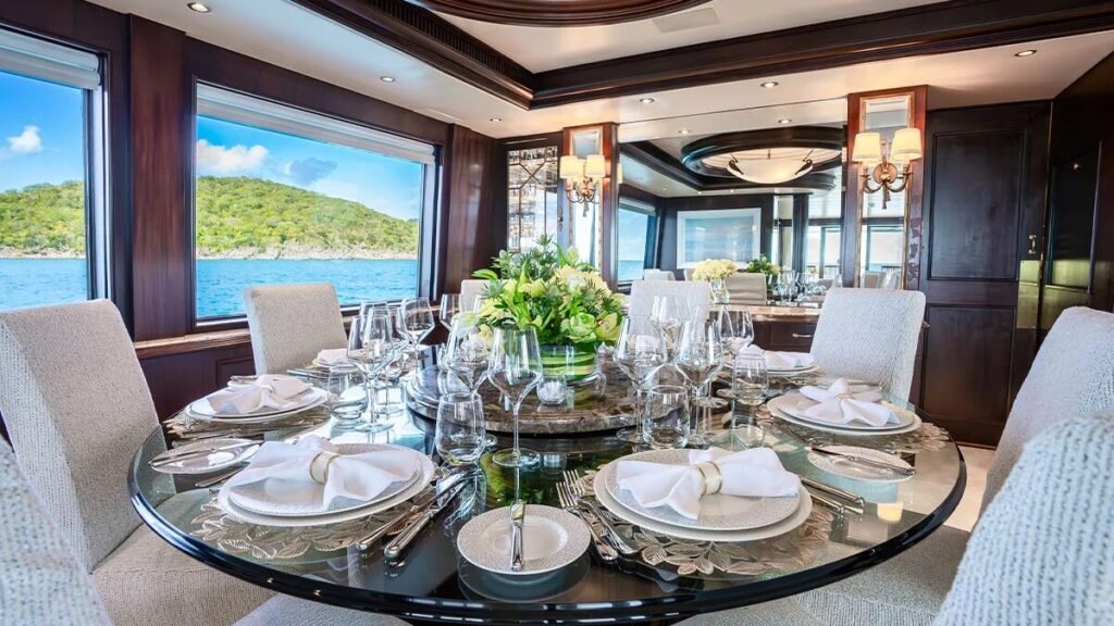 Ealu motor yacht image 10