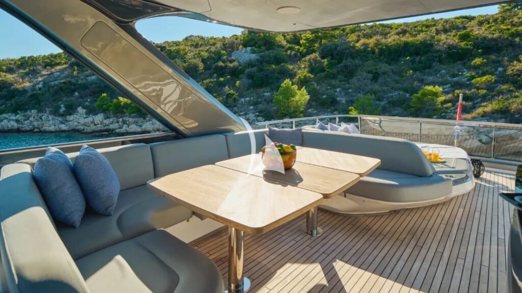 ELIZABETH yacht charter photo
