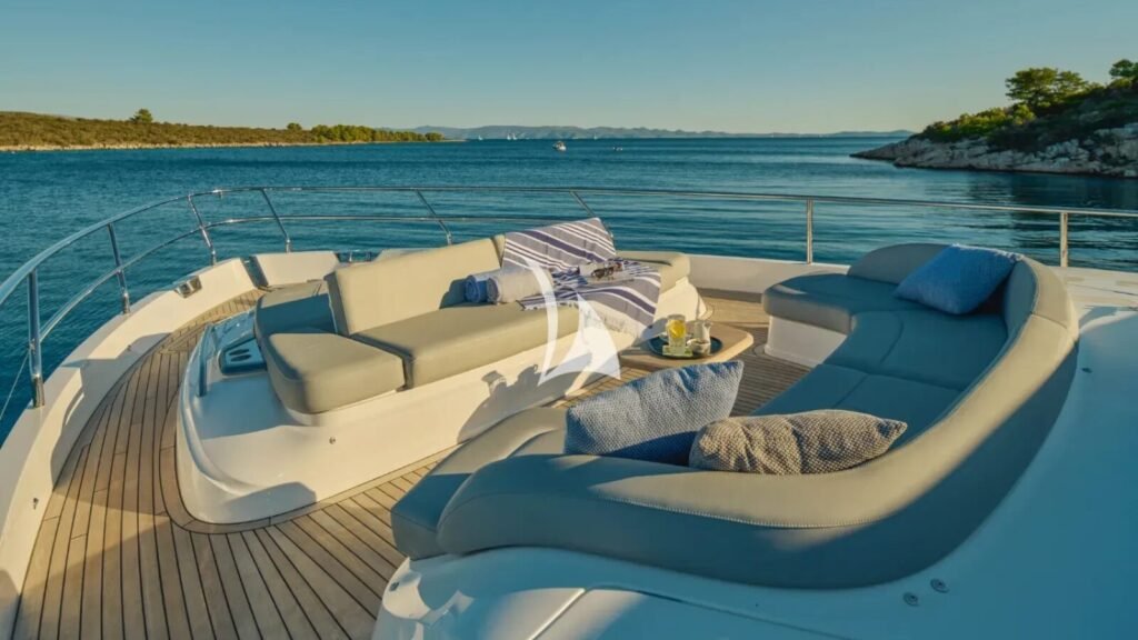 ELIZABETH yacht charter photo