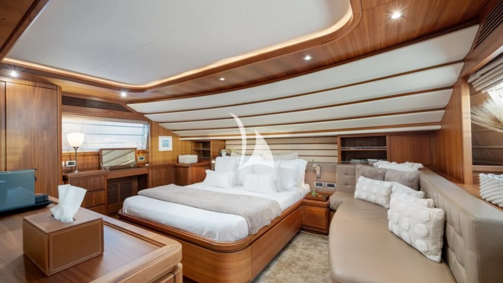 ETHNA Master stateroom