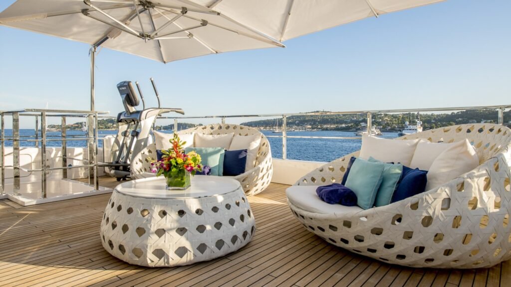 M/Y Ethos Admiral sundeck lounge and bar