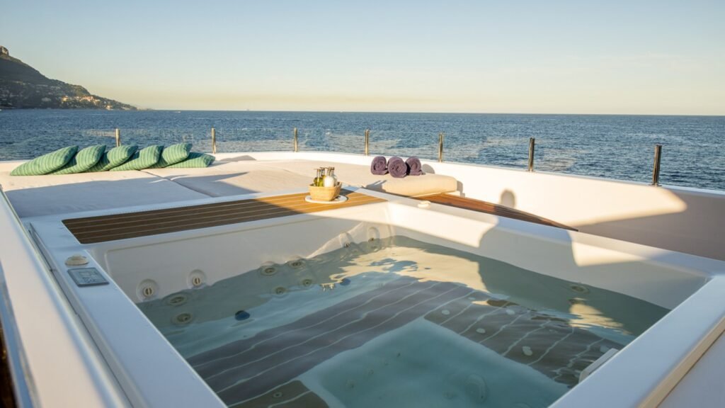 M/Y Ethos Admiral sundeck pool