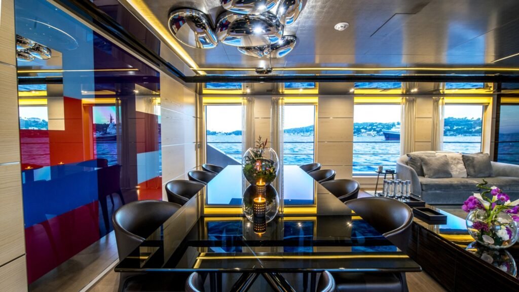 M/Y Ethos Admiral sky lounge