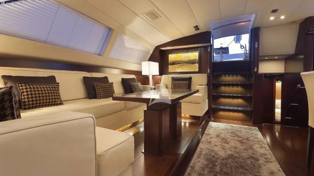 FARANDWIDE Southern Wind SW100 deck saloon lounge