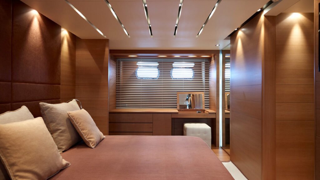 FELIGO V Cantieri di Pisa 34m motor yacht - guest cabin