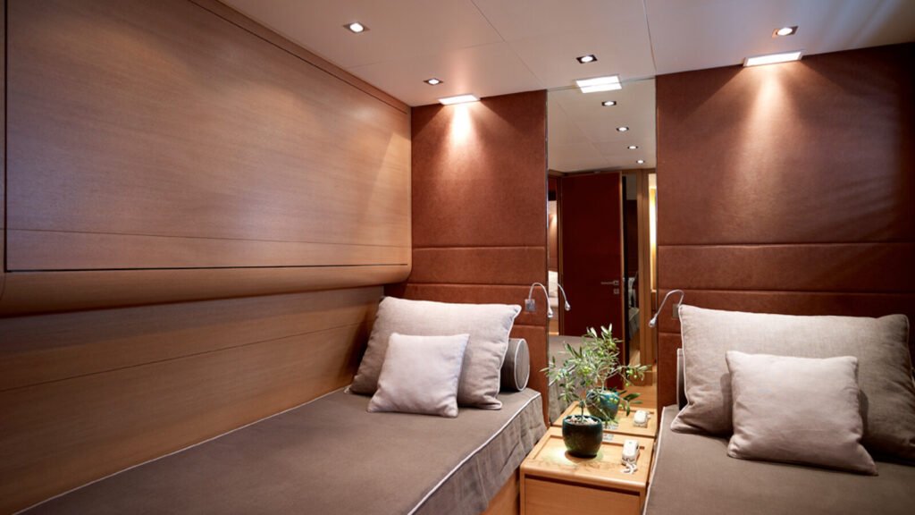 FELIGO V Cantieri di Pisa 34m motor yacht - guest cabin