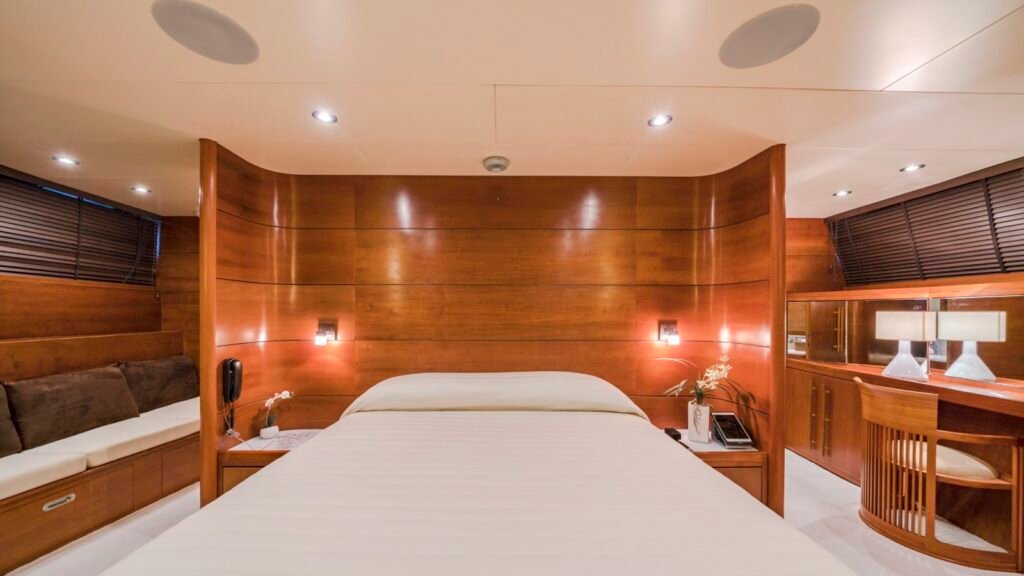 M/Y Fiorente master stateroom
