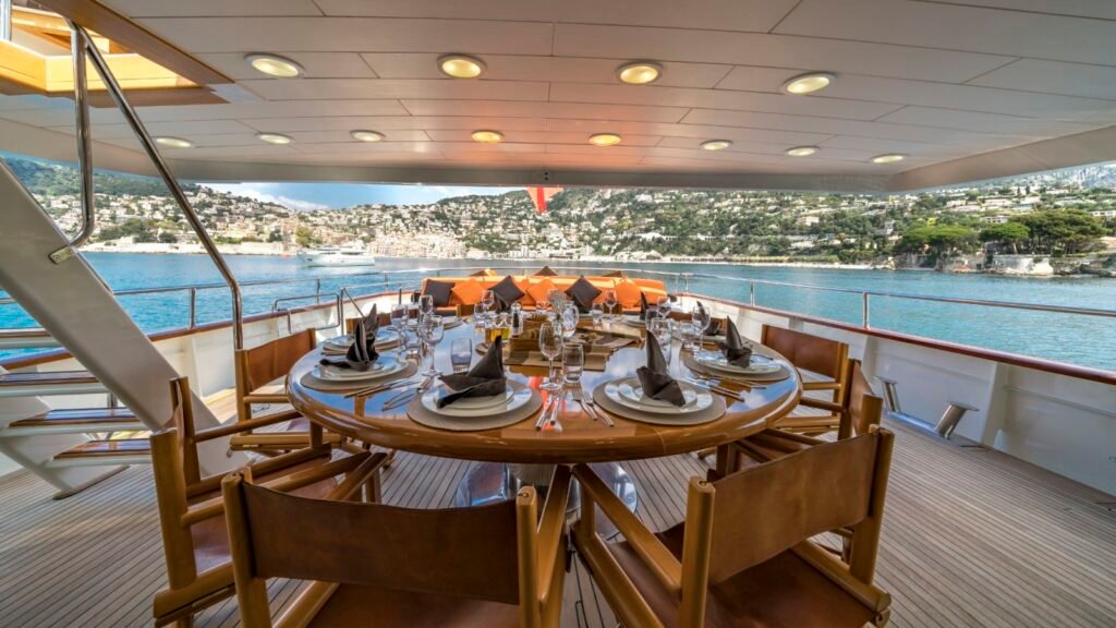 M/Y Fiorente aft deck dining