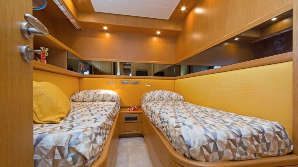 Fos Twin cabin