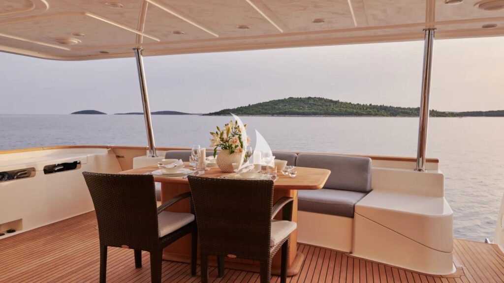 FRIEND'S BOAT - shaded aft deck saloon and dining