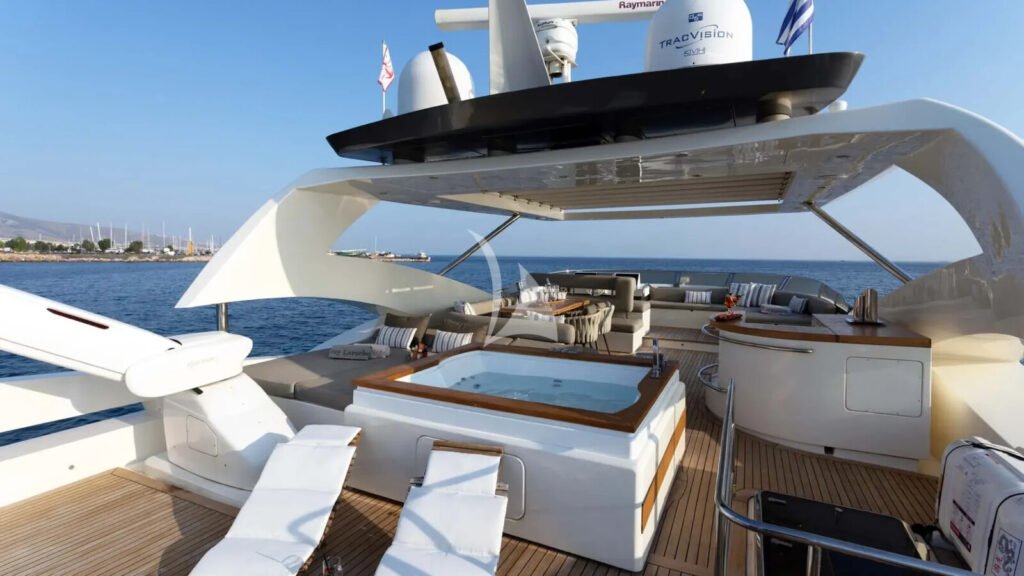FUNSEA - flybridge with the jacuzzi