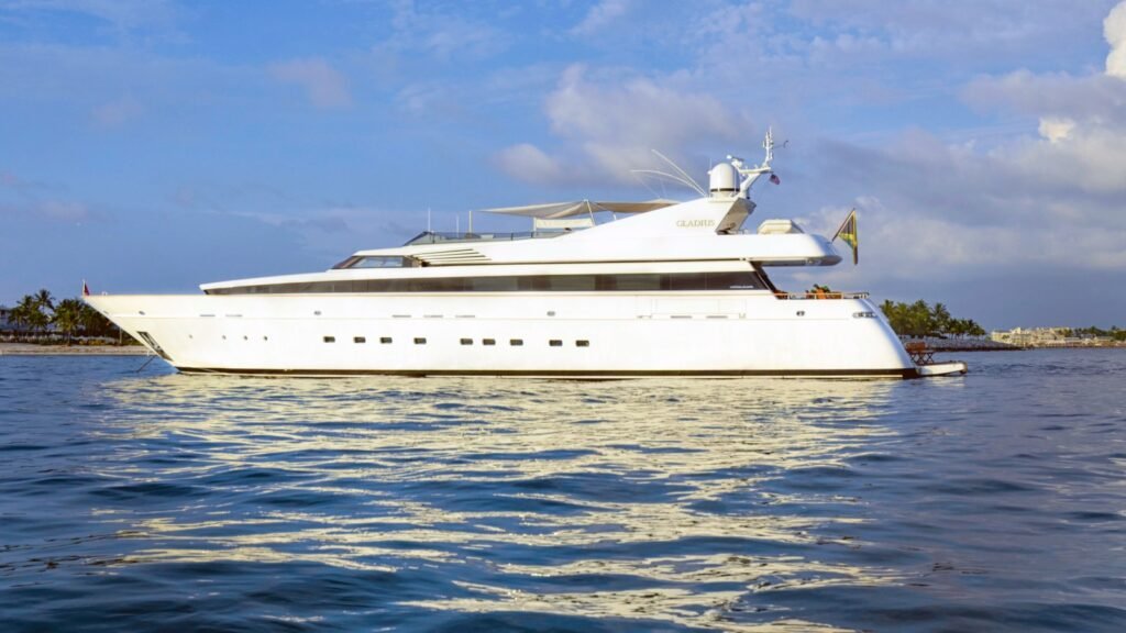Gladius profile at anchor