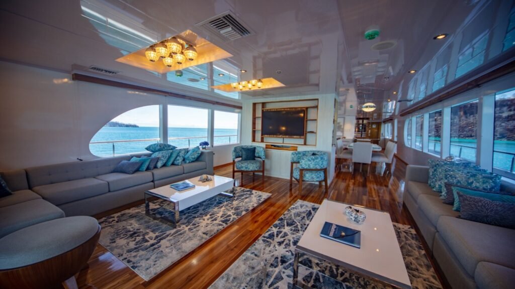 GRAND DAPHNE Main deck lounge