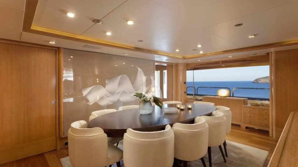 GRANDE AMORE Formal dining