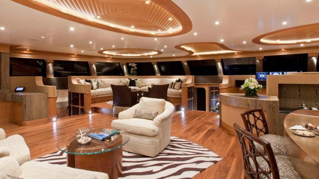 HEMISPHERE - Main deck lounge