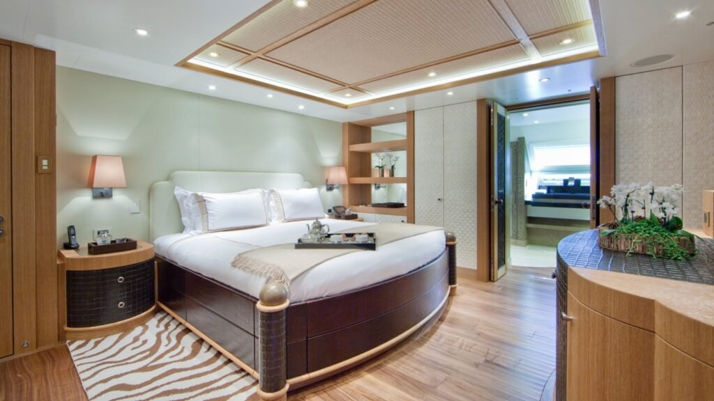 HEMISPHERE - Second VIP cabin