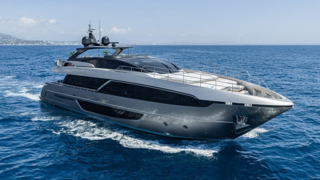 M/Y HP6 Riva sport profile