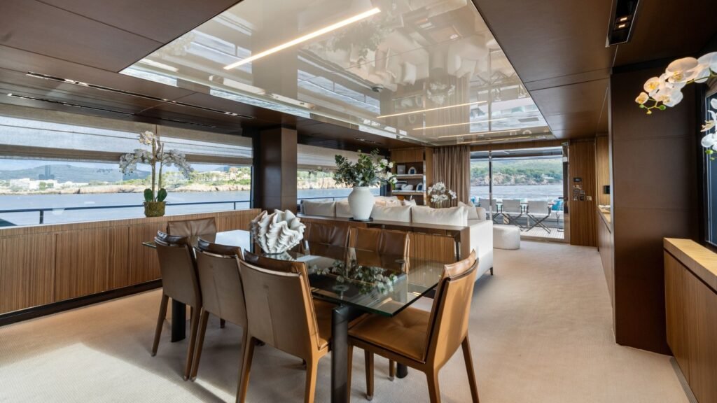 M/Y HP6 formal dining