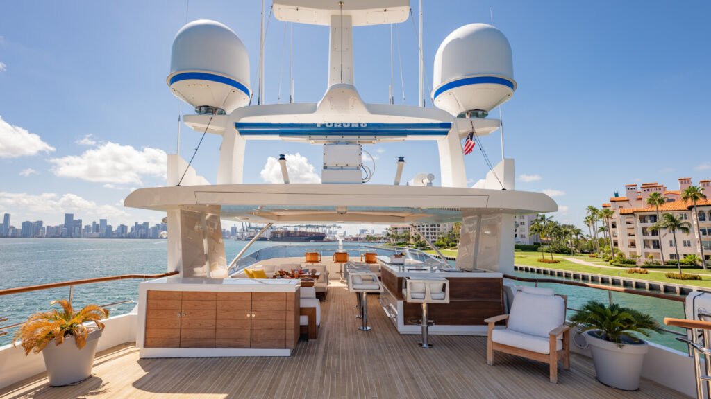 curacao-benetti deck and profile