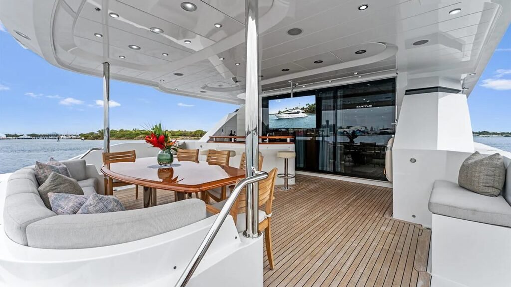 Invictus motor yacht image 4