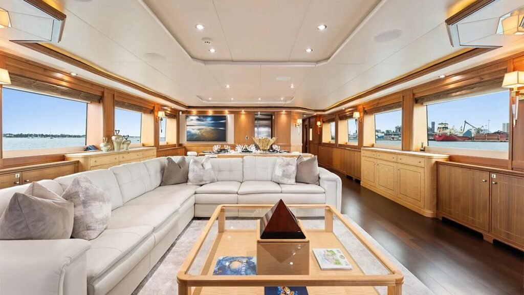 Invictus motor yacht image 10