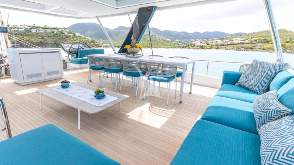J. Sparrow - Flybridge lounge
