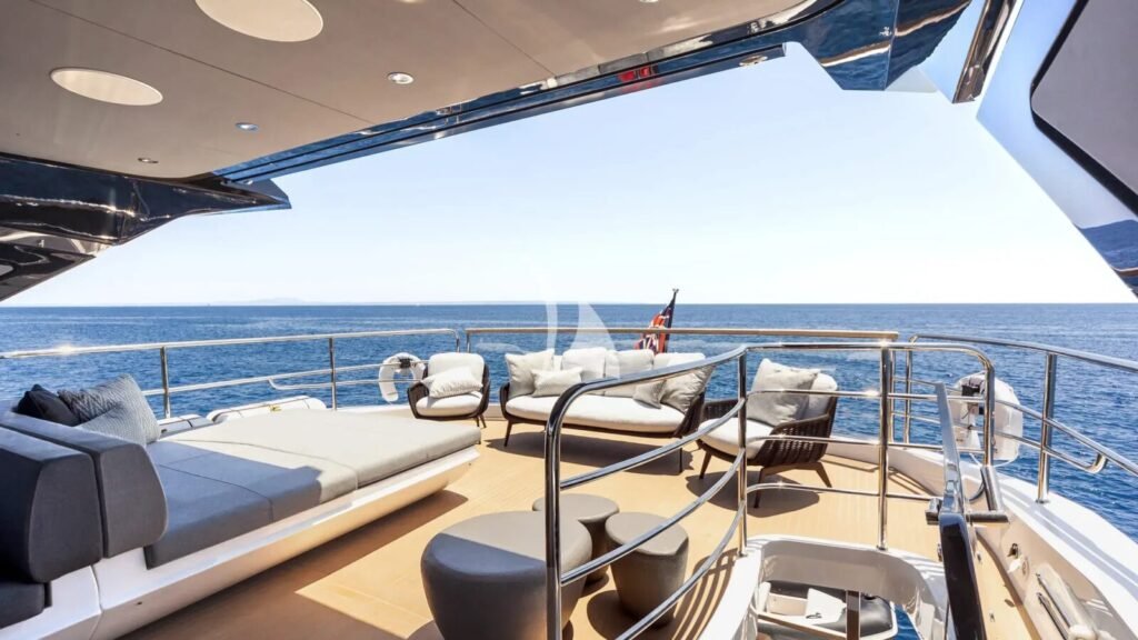 JUNIOR yacht charter photo