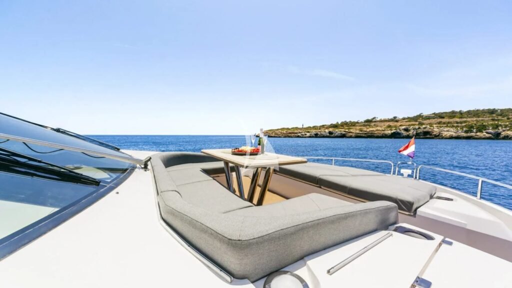 JUNIOR yacht charter photo