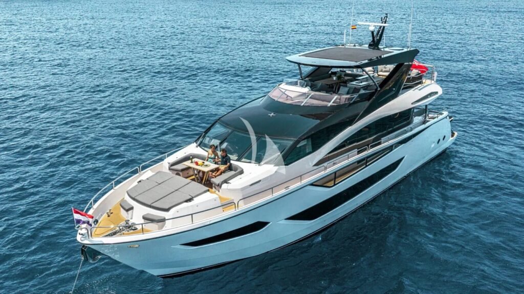 JUNIOR yacht charter photo