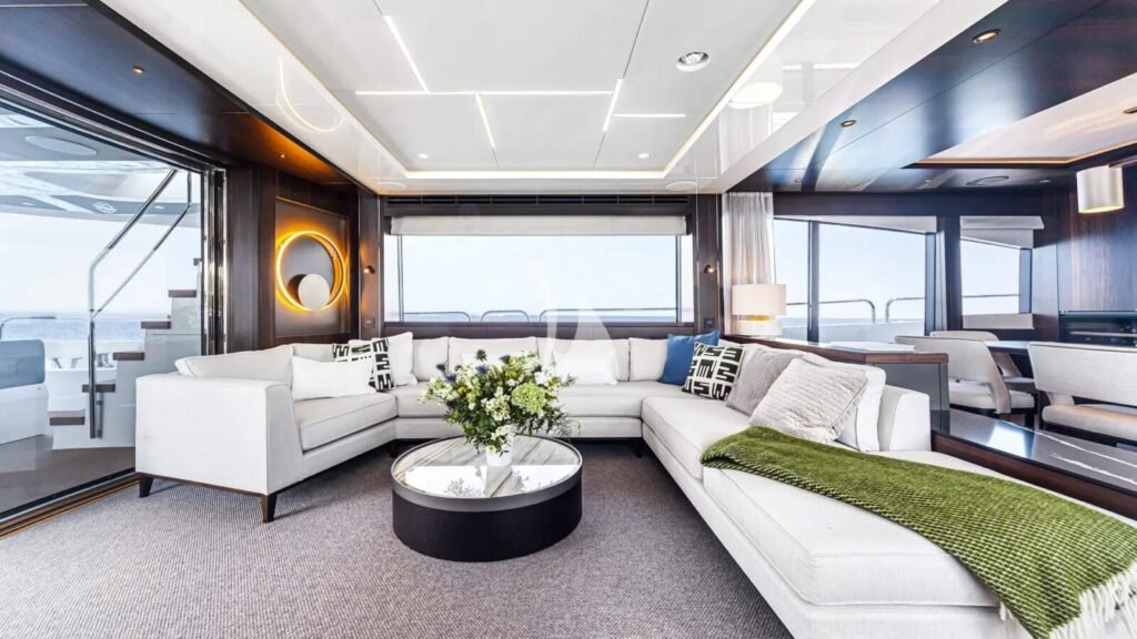JUNIOR yacht charter photo