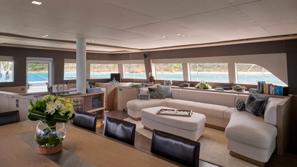 S/Y La Gatta main salon