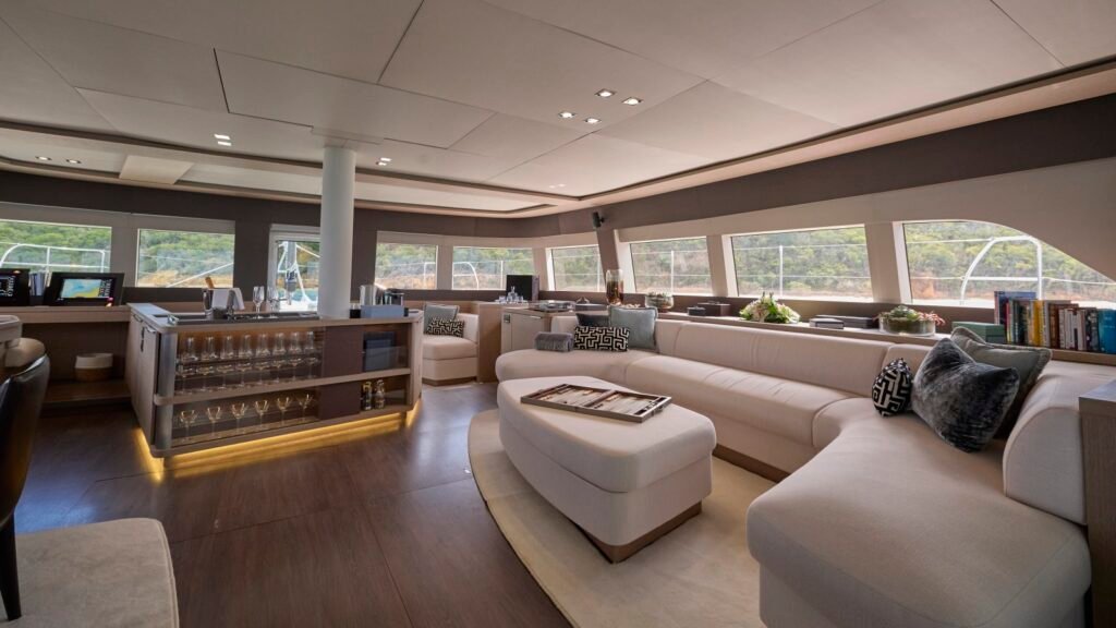 S/Y La Gatta salon and galley