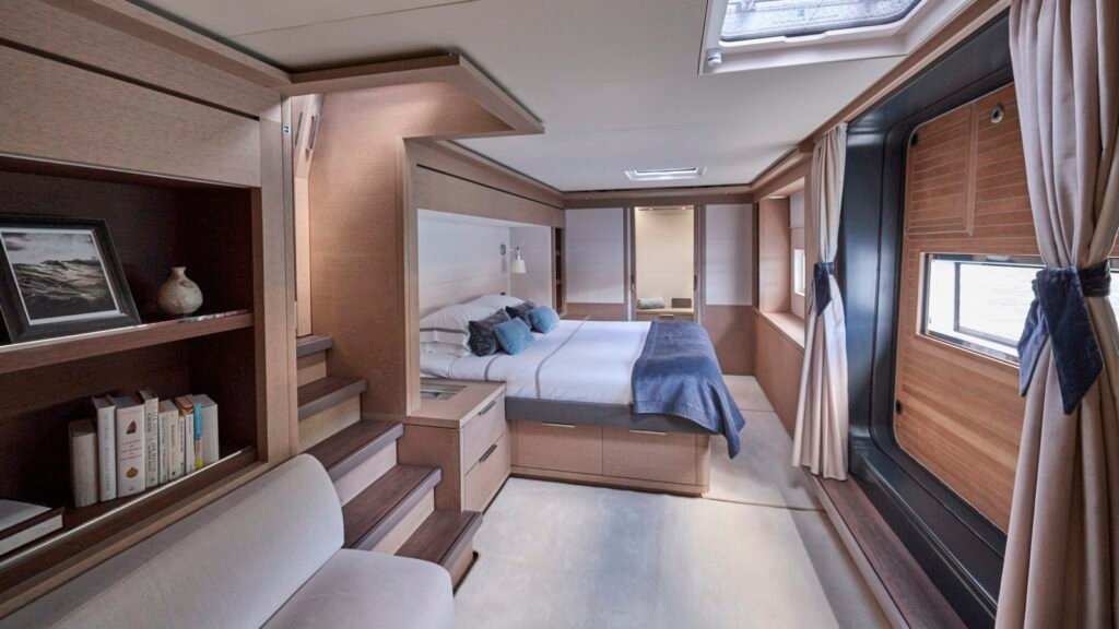 S/Y La Gatta double cabin
