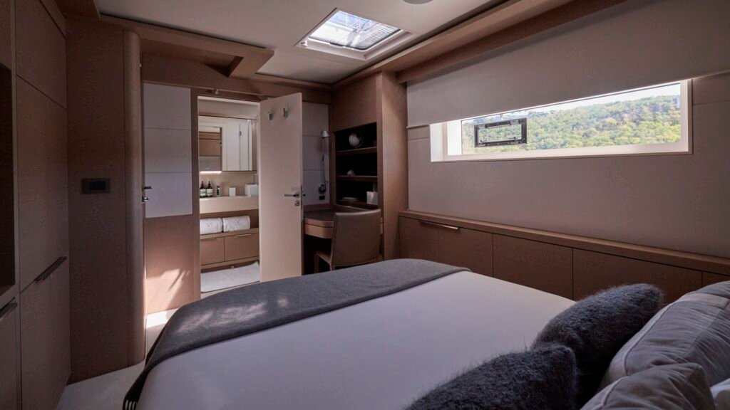S/Y La Gatta master suite