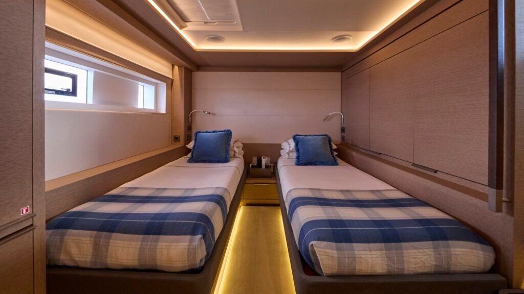 S/Y La Gatta twin cabin