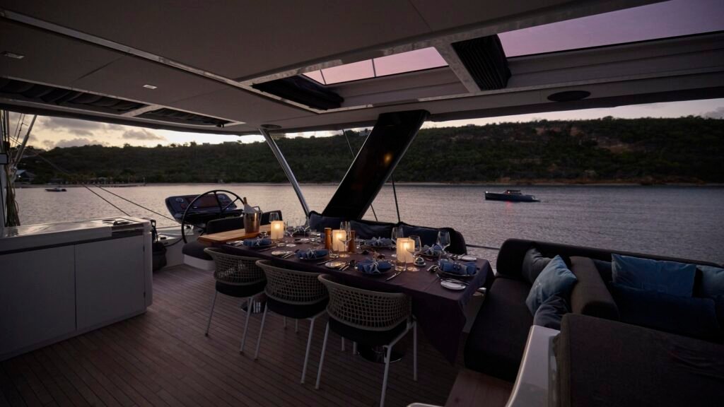 S/Y La Gatta aft cockpit dining