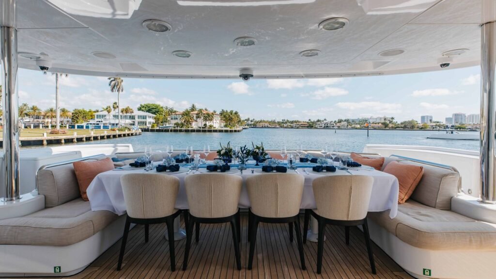 Lanida Delta Marine 124 motor yacht 4
