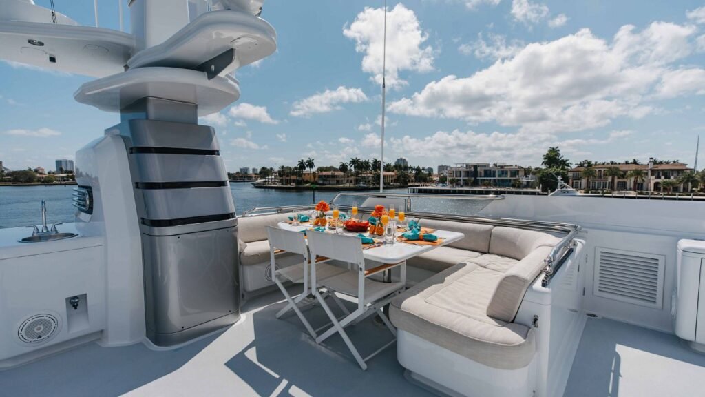 Lanida Delta Marine 124 motor yacht 7