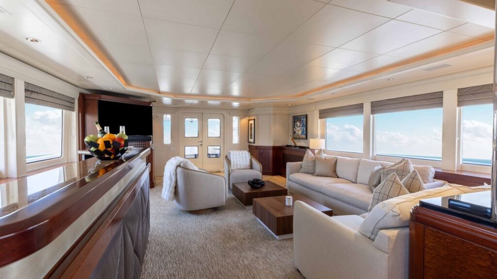 Lanida Delta Marine 124 motor yacht 10