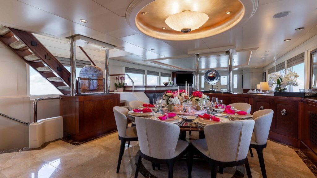 Lanida Delta Marine 124 motor yacht 11